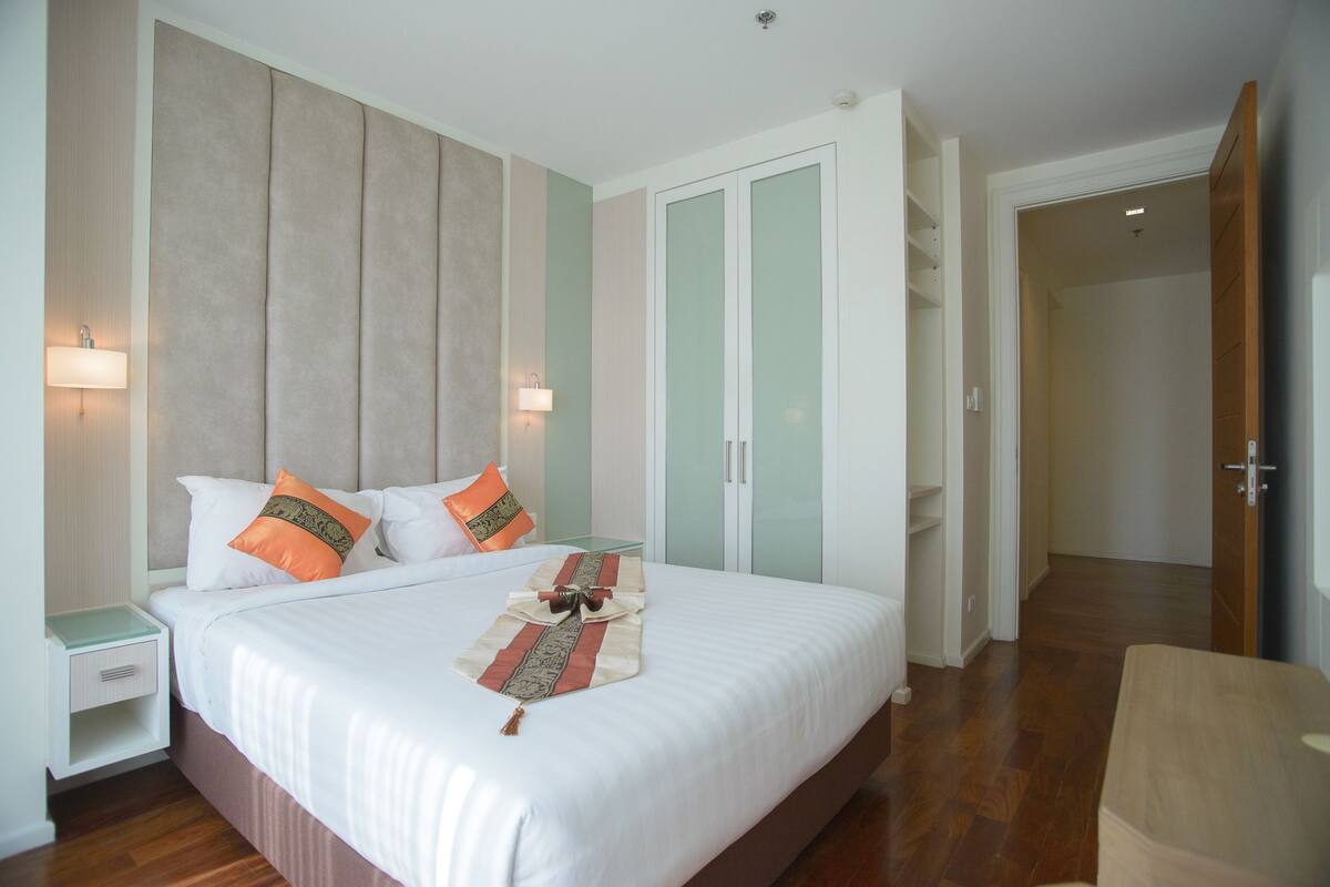 Habitación Deluxe, 2 habitaciones | Caja fuerte, escritorio, cortinas opacas y sistema de insonorización