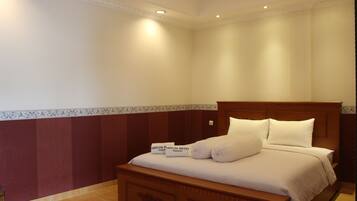 Superior Room | Minibar, in-room safe, desk, blackout drapes