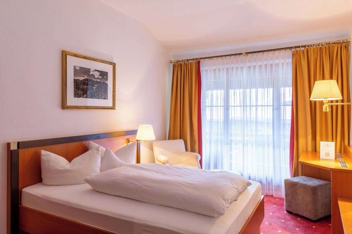 Quarto solteiro conforto, sacada, vista para a montanha