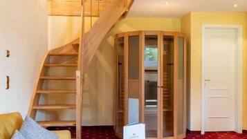 Gallery-Suite, Balkon, Bergblick | Wohnbereich