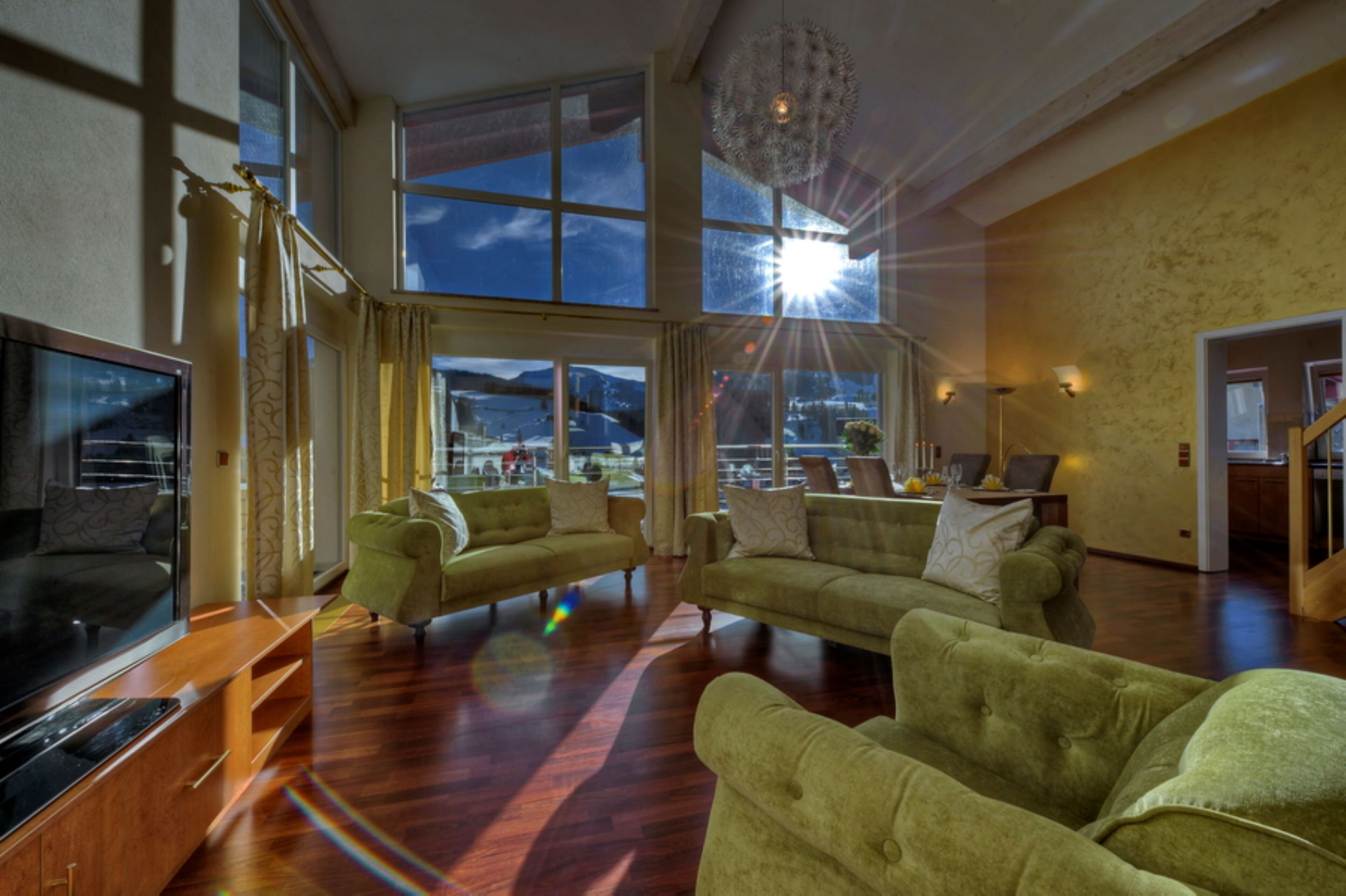 Suite panorámica, balcón, vistas a la montaña | Zona de estar
