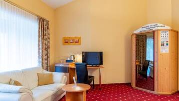 Suite, Balkon, Bergblick | Wohnbereich