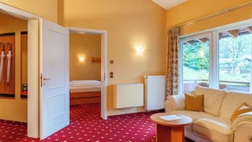 Suite, Balcony, Mountain View