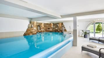 2 indoor pools, pool loungers