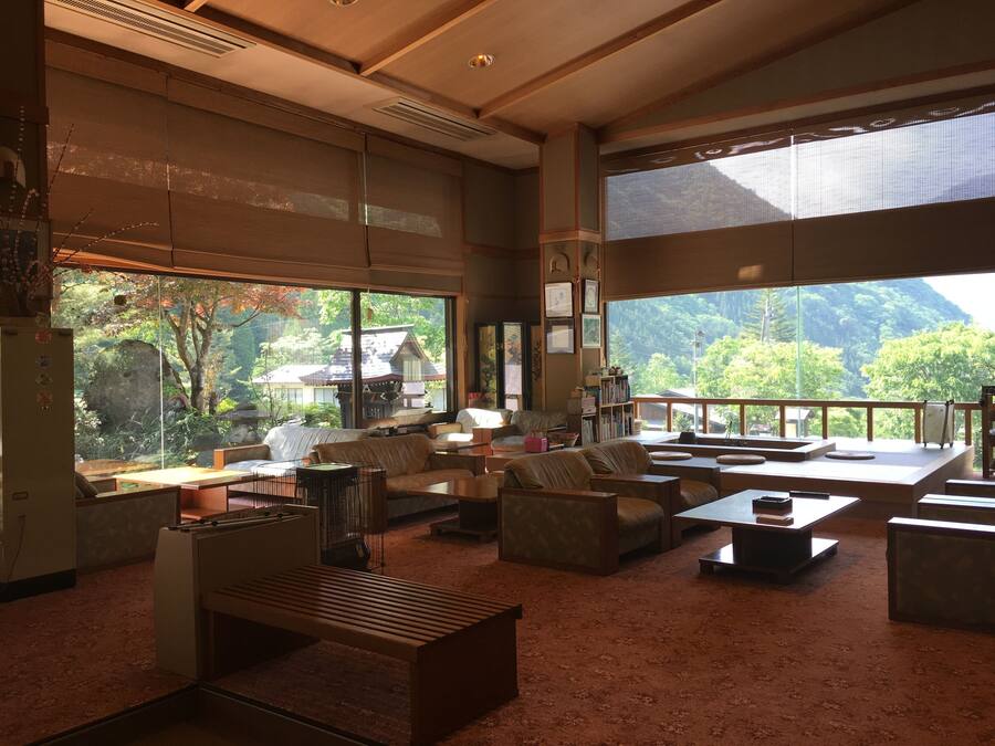 Lobby-lounge