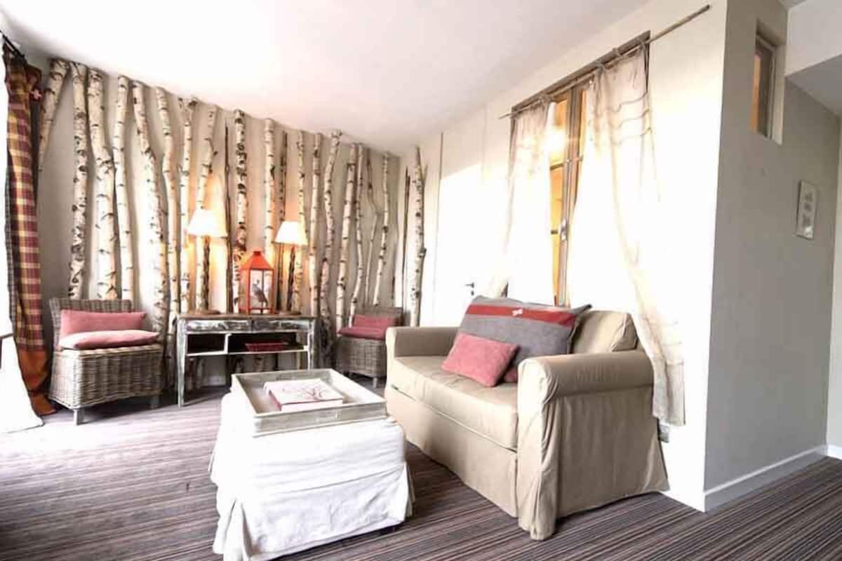 family suite | living area | 60-cm flat-screen tv with cable channels, tv