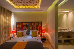 Habitación Deluxe, vistas al jardín, junto a la piscina | Ropa de cama de alta calidad, minibar, caja fuerte