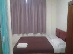 Room, 1 Katil Ratu (Queen), Sea View | Meja, seterika/papan seterika, Wi-fi percuma 