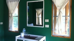 Wooden Bungalow (Fan Room) | 客房服务设施