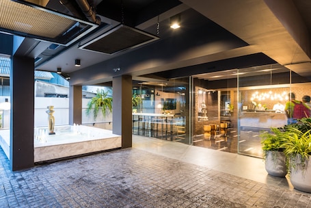 Entrada de la propiedad. Fyn Hotel