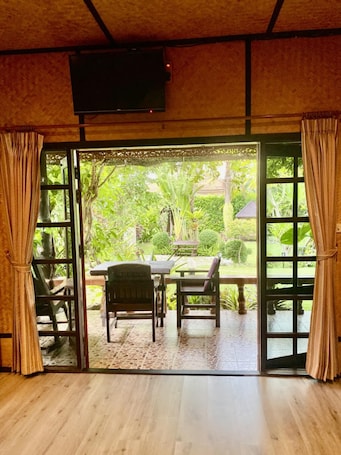 Deluxe Bungalow, Hill View | Egyptian cotton sheets, premium bedding, minibar, in-room safe