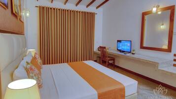 Habitación Deluxe doble, vistas al lago | Caja fuerte, escritorio, cortinas opacas y sistema de insonorización