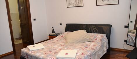 Quarto casal ou duplo, 1 quarto, para não fumantes | Escrivaninha, Wi-Fi de cortesia