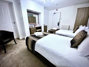 Premier Twin Room | Free WiFi, bed sheets