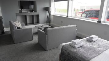 Superior Suite, Sea View | Living area