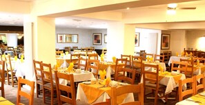 2 restauranter, frokost serveres