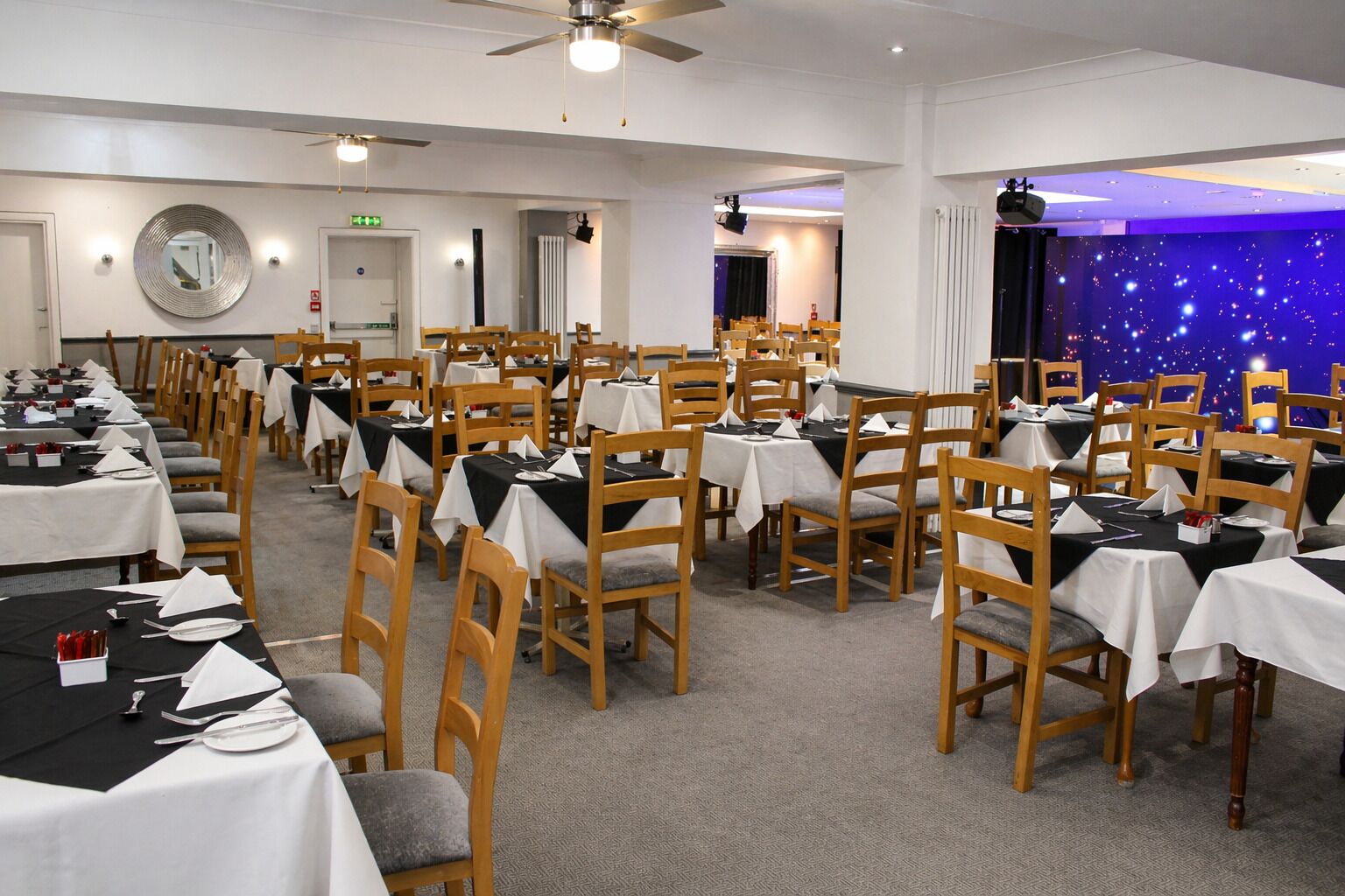2 Restaurants; Frühstück, Mittagessen und Abendessen werden serviert