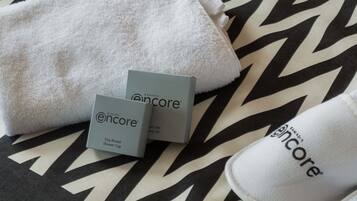 Room, 1 Double Bed, Smoking | Hypo-allergenic bedding, minibar, in-room safe, desk