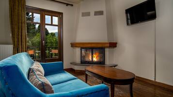 Superior Double Room, Fireplace | Minibar, individually decorated, individually furnished, desk