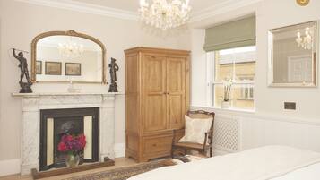 Superior Super King, bath in bedroom (Room 3) | Blackout drapes, iron/ironing board, free WiFi, bed sheets