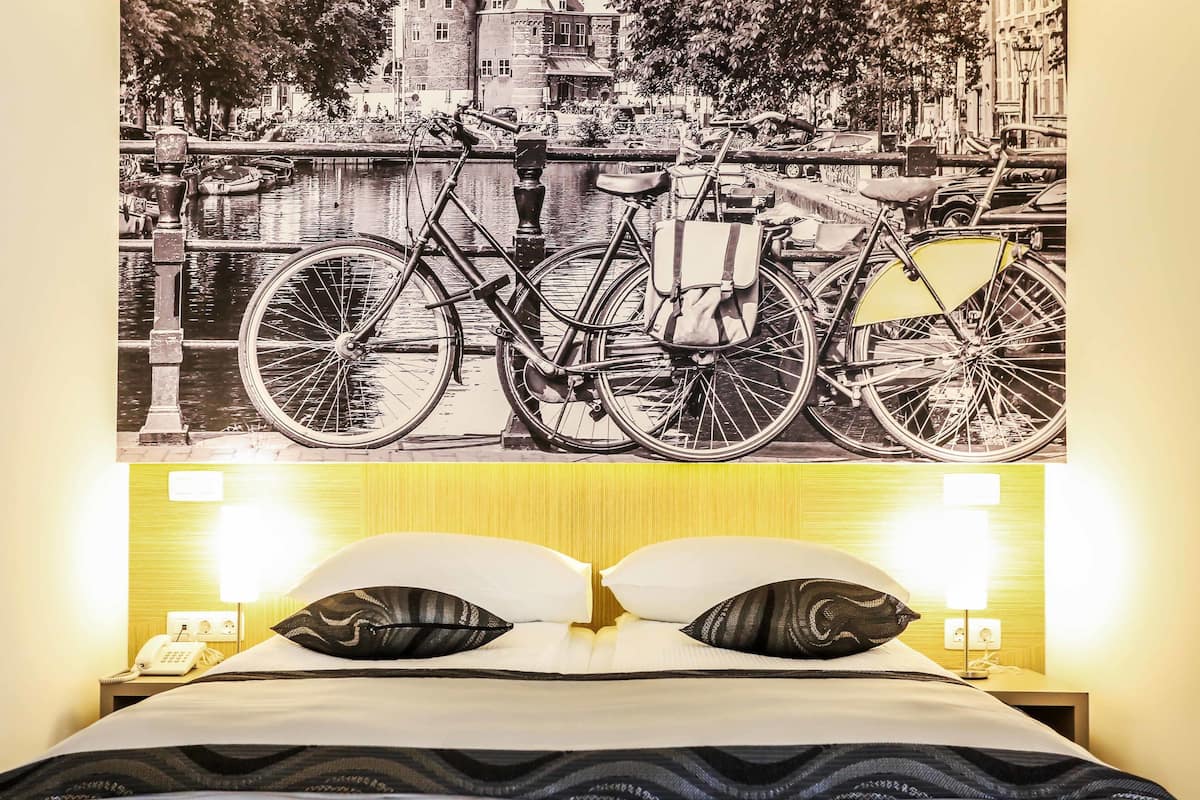 minibar, in-room safe, desk, laptop workspace