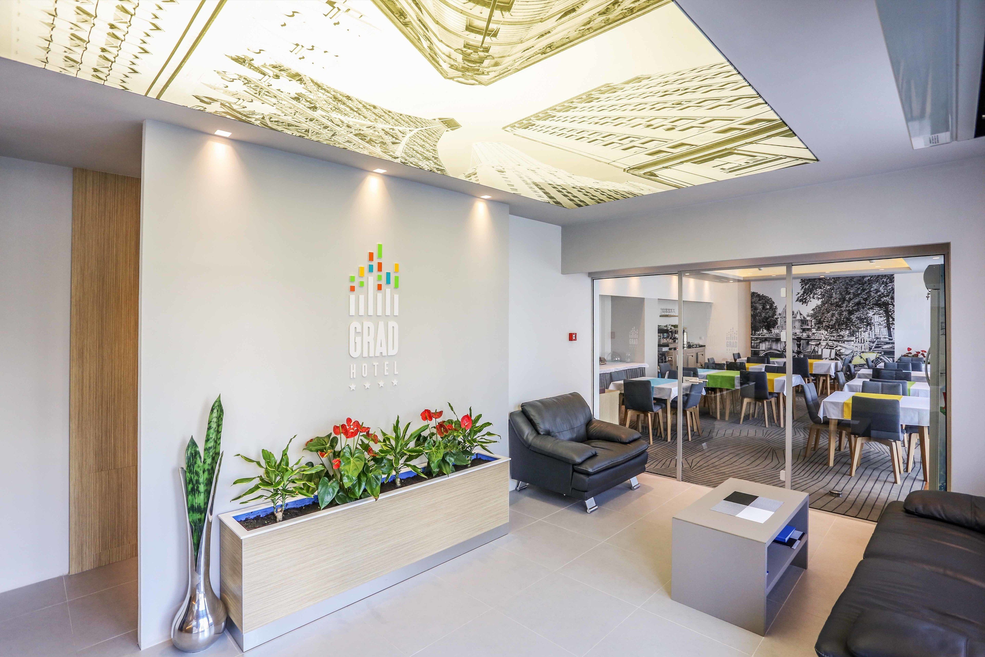 Coin salon dans le hall