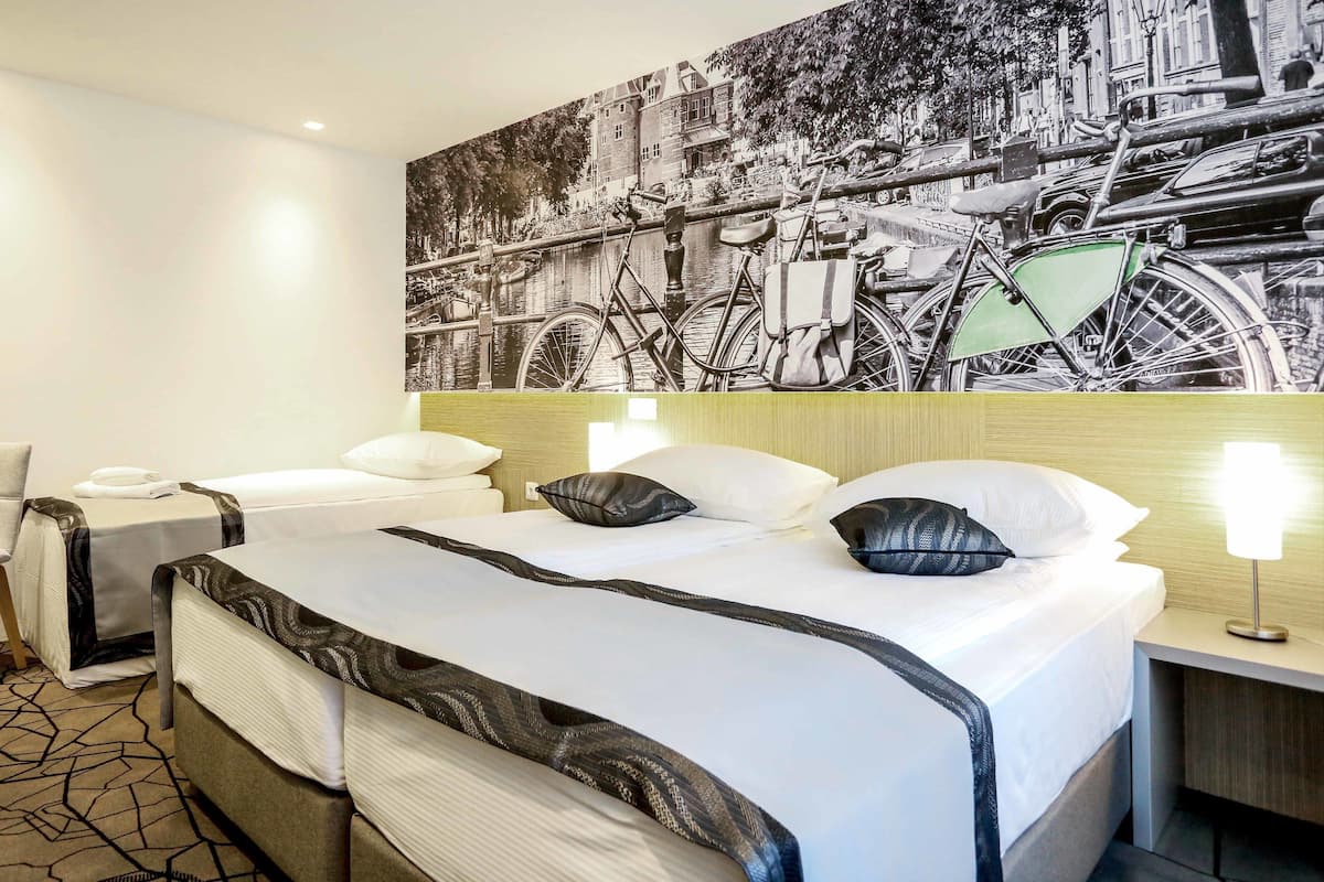 Standard Triple Room, 1 Bedroom, Accessible | Minibar, in-room safe, desk, laptop workspace