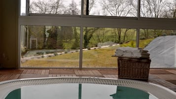 Heitur pottur innandyra