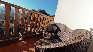 1 slaapkamer, een bureau, verduisterende gordijnen, geluiddichte muren