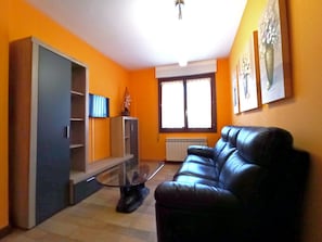 Escritorio, cortinas opacas, sistema de insonorización y wifi gratis