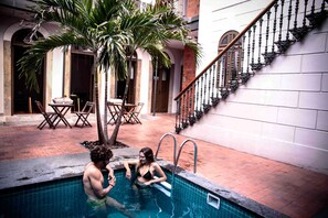 Outdoor pool - Villa 25 - Hostel (Rio de Janeiro)