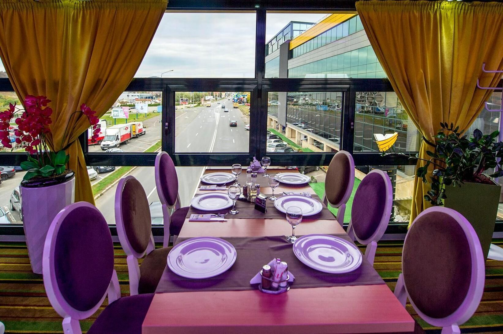 breakfast, lunch, dinner served; international cuisine