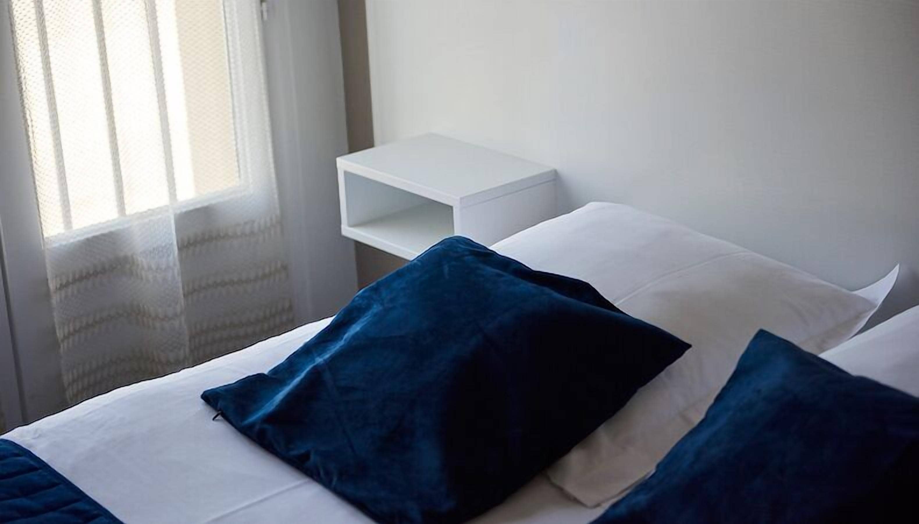 desk, cots/infant beds, rollaway beds, free wifi