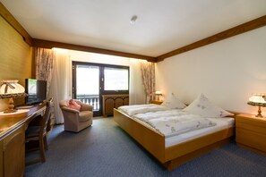 Classic Room, Balcony | Desk, free WiFi