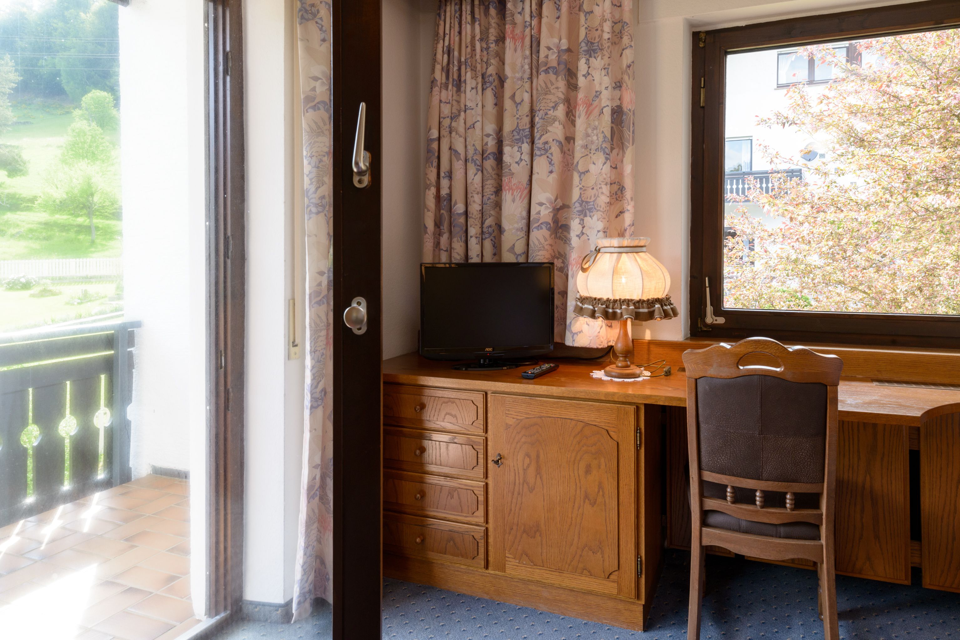 comfort single room | desk, free wifi