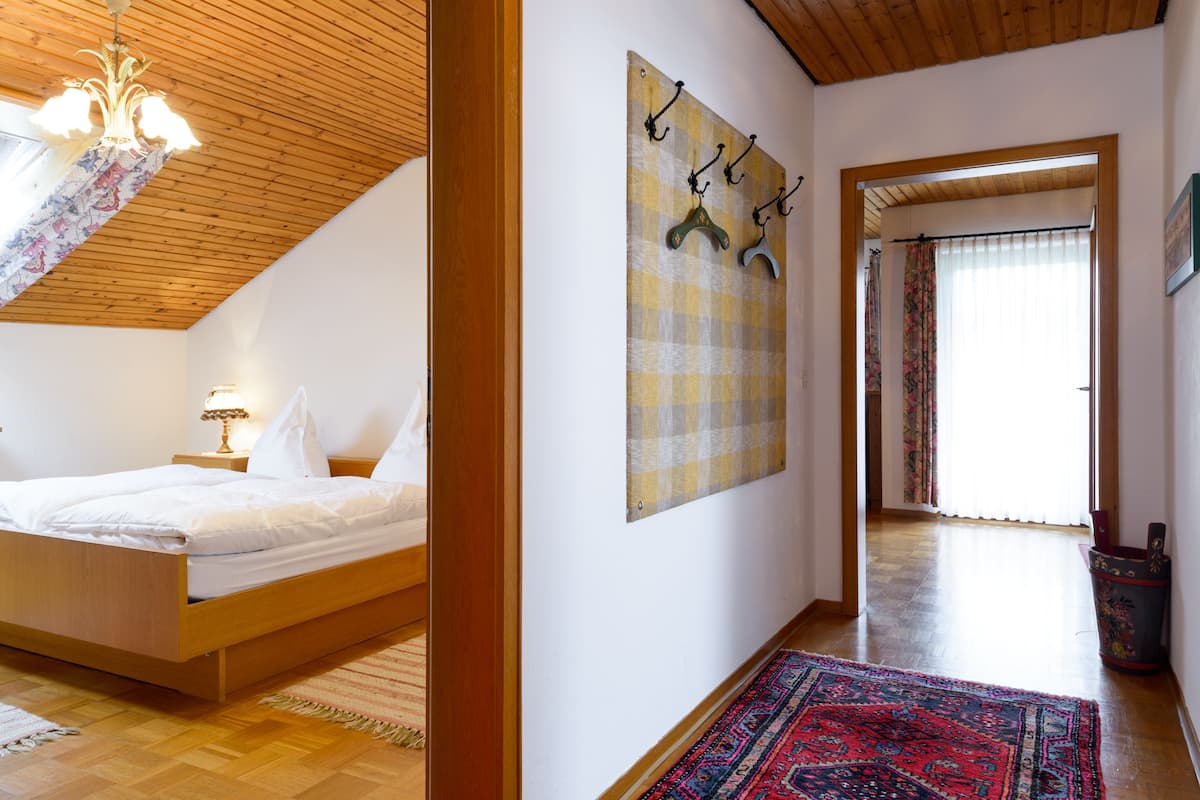 suite | desk, free wifi