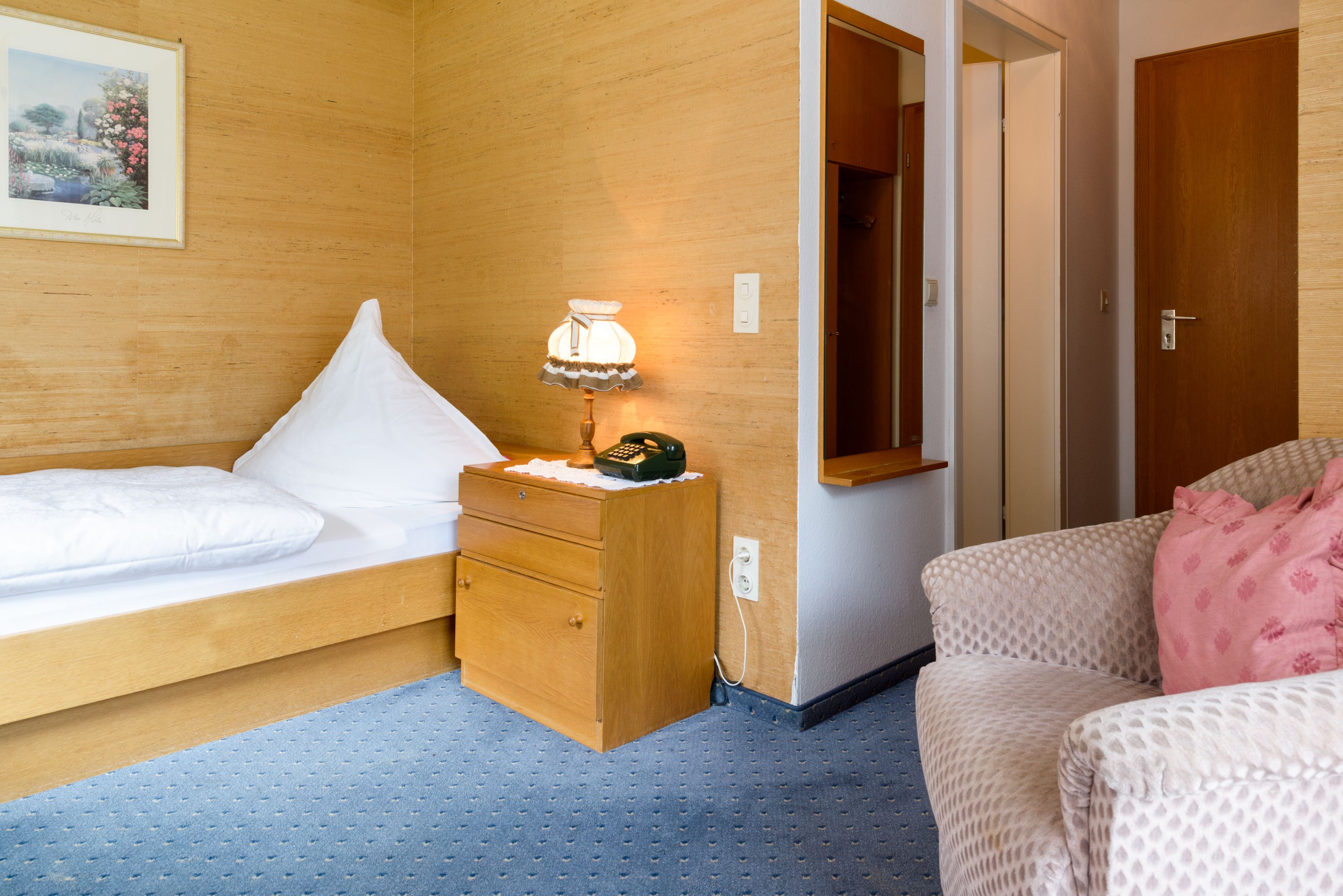 comfort single room | desk, free wifi