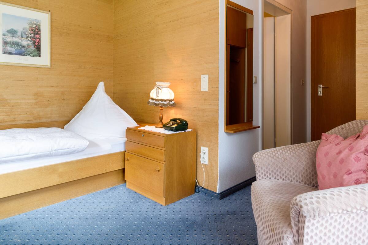 comfort single room | desk, free wifi