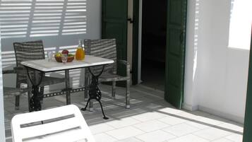 Studio (Triple) | Terrace/patio