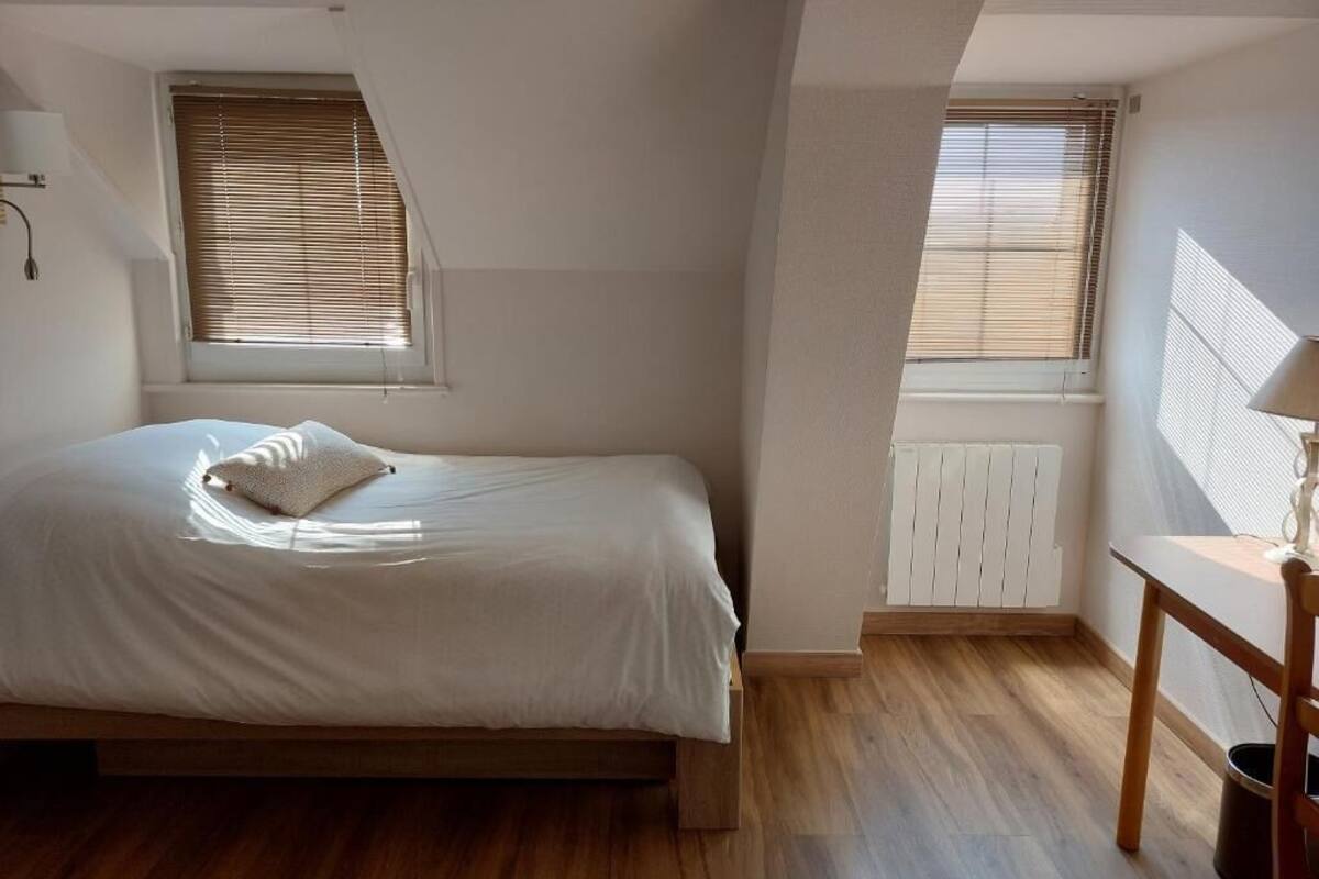 Bureau, Wi-Fi gratuit, draps fournis
