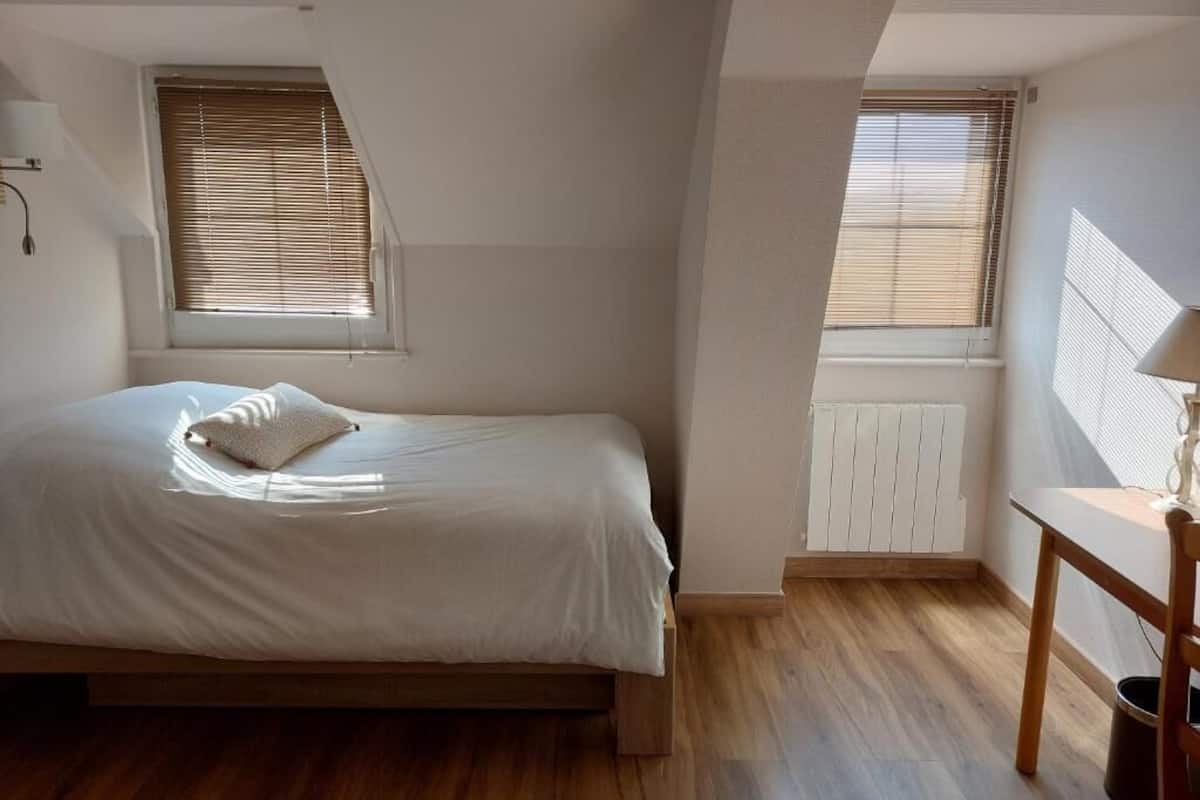 Desk, WiFi (free), bed sheets