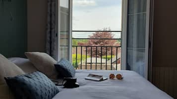Habitación doble | Escritorio, wifi gratis y ropa de cama