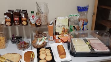 Desayuno buffet (EUR 9 por persona)