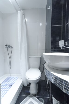 Douche, serviettes fournies