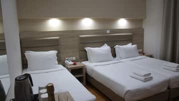 Triple Room, Ensuite | Soundproofing, iron/ironing board, free WiFi, bed sheets