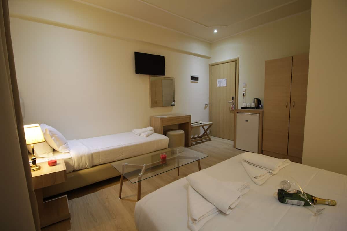 Kamar Triple Deluks, kamar mandi pribadi | Kedap suara, setrika/meja setrika, Wi-Fi gratis, dan seprai linen