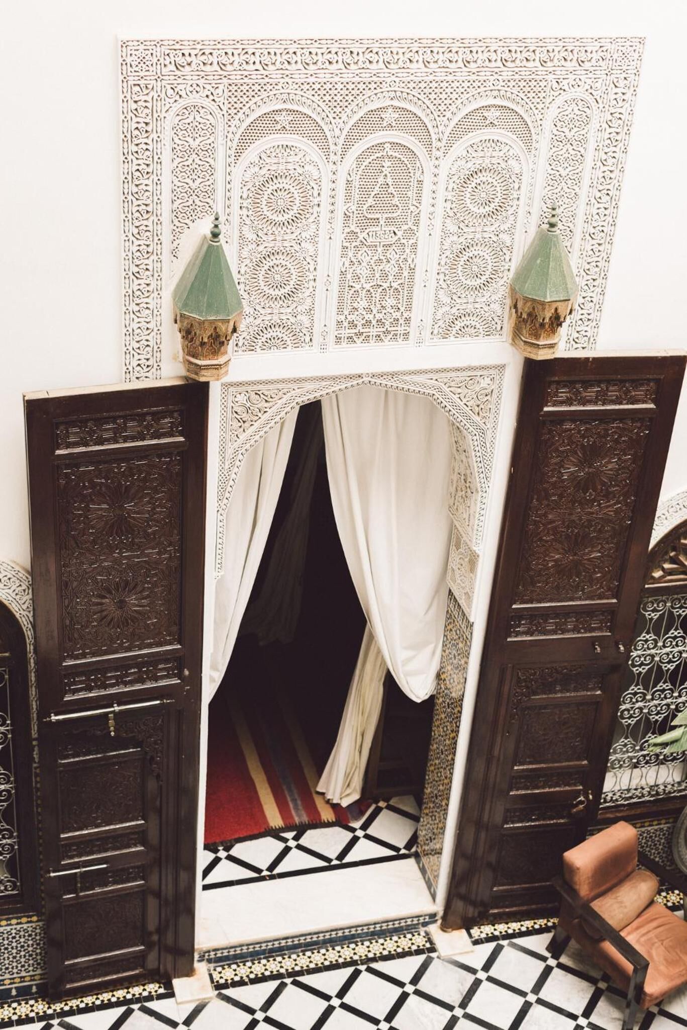 客房内保险箱、办公桌、隔音、熨斗/熨板