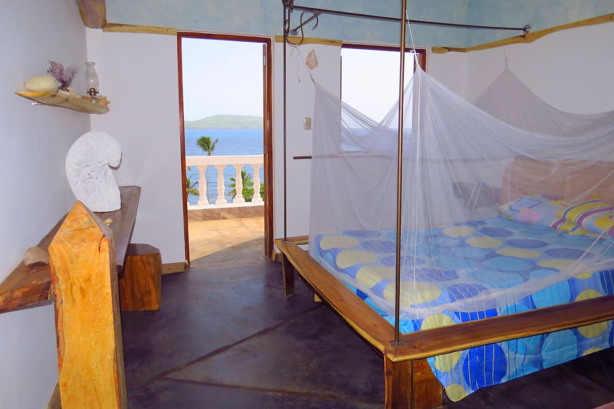 Doppia Comfort, 1 letto queen, balcone, vista oceano | Con stile personalizzato, ferro/asse da stiro, Wi-Fi gratuito, lenzuola