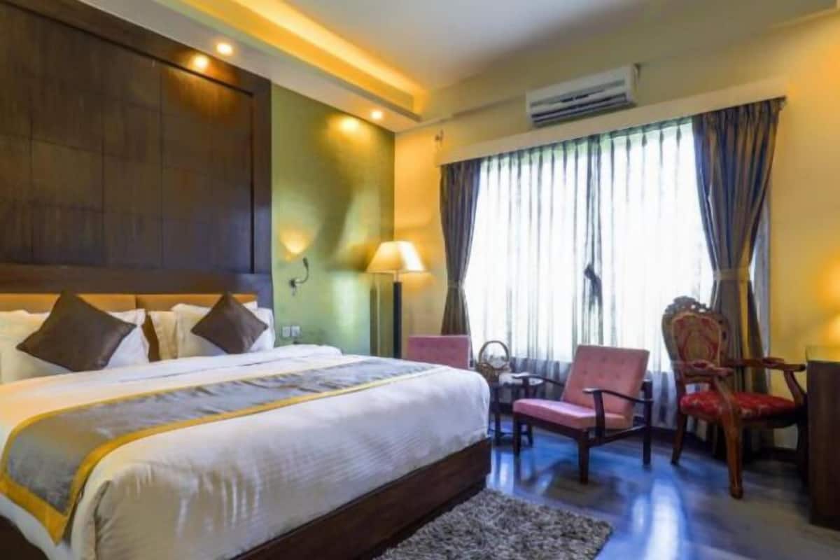 In-room safe, desk, laptop workspace, iron/ironing board