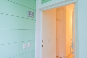 Two Bedroom Alex | Vue de la chambre